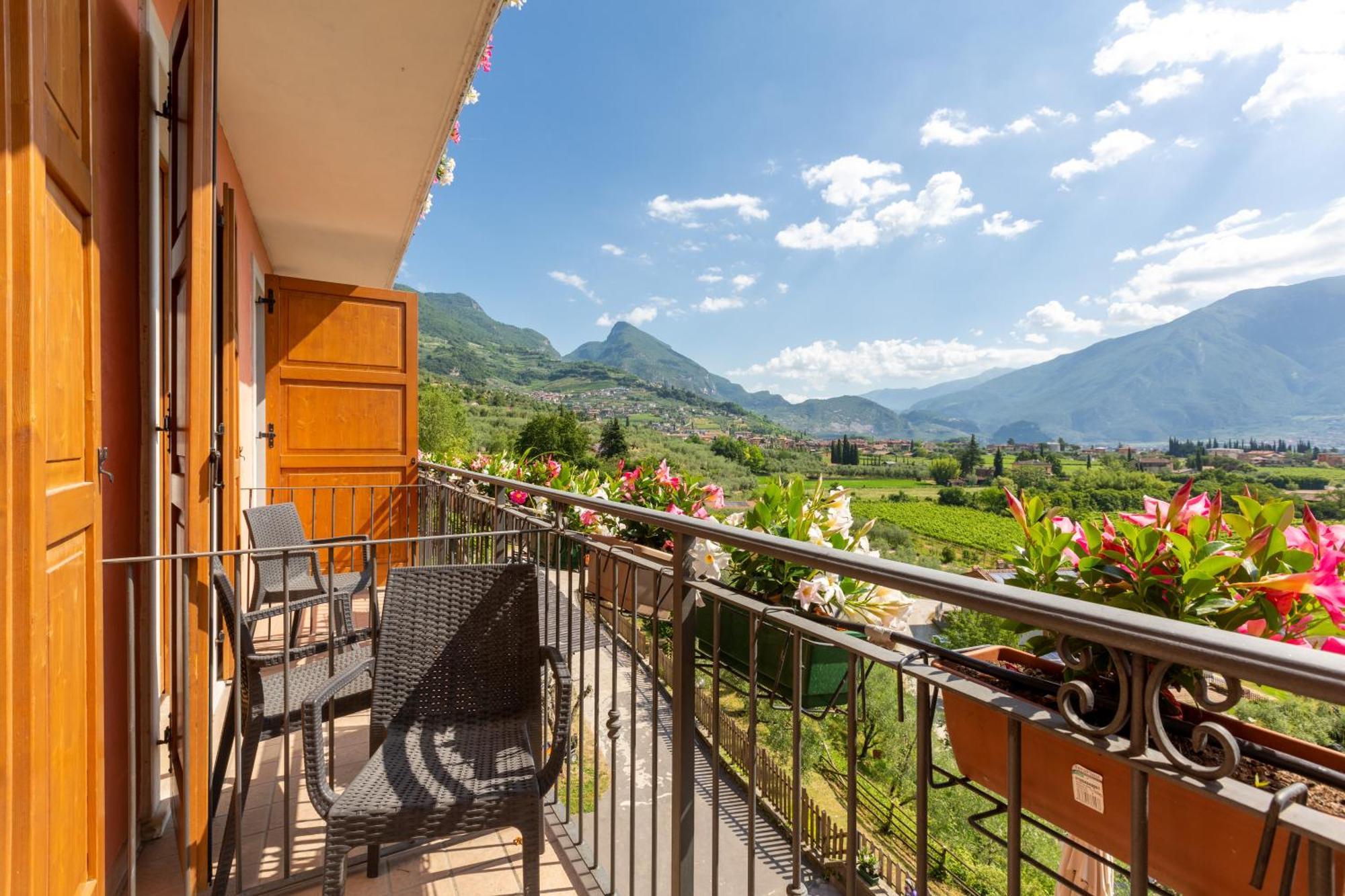 Agritur Eden Marone Villa ริวาเดลการ์ดา ภายนอก รูปภาพ
